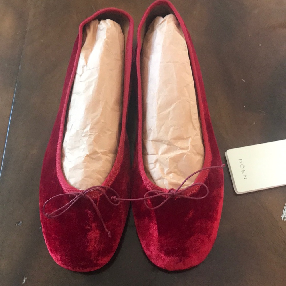 **SOLD**Rare-discontinued DÔEN Ruby Ballet Flats